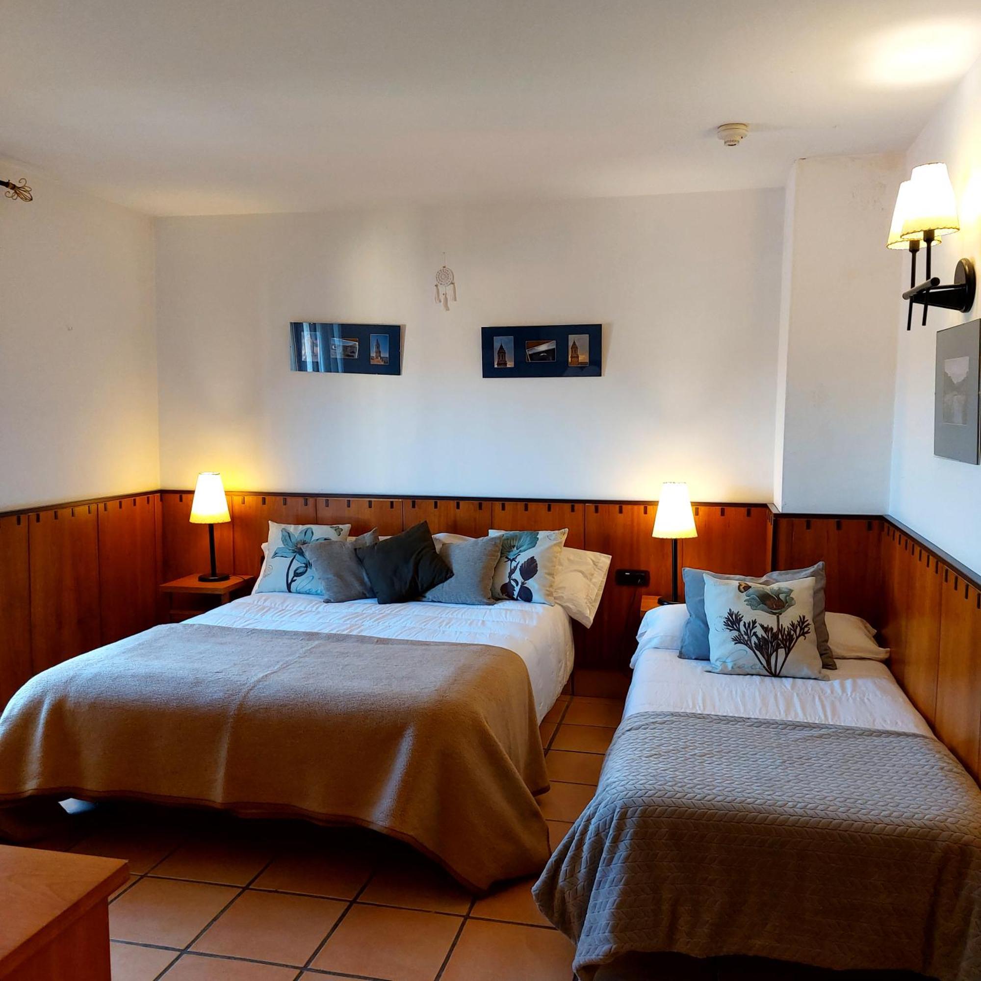 Hostal Tastavins Penarroya De Tastavins Room photo