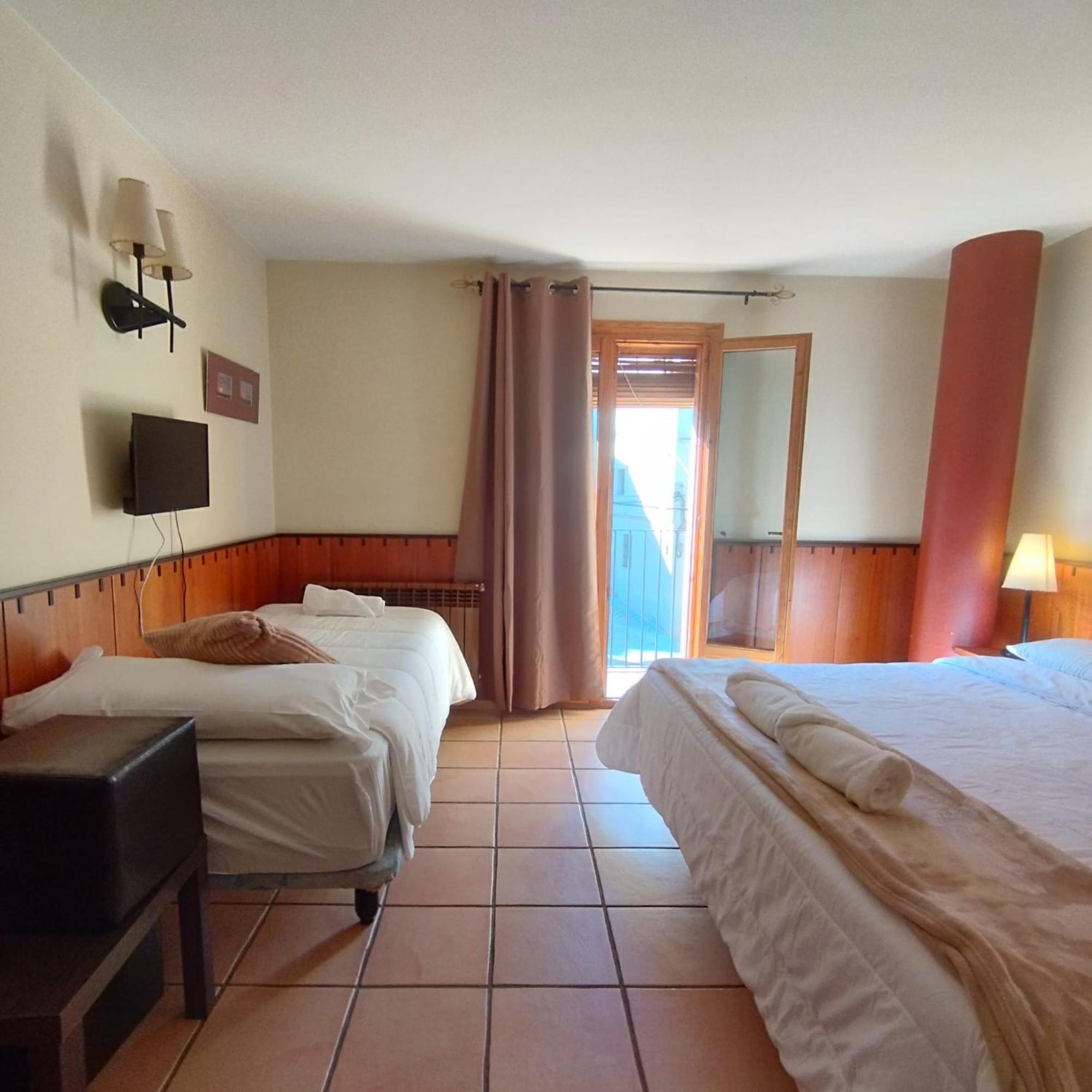 Hostal Tastavins Penarroya De Tastavins Exterior photo