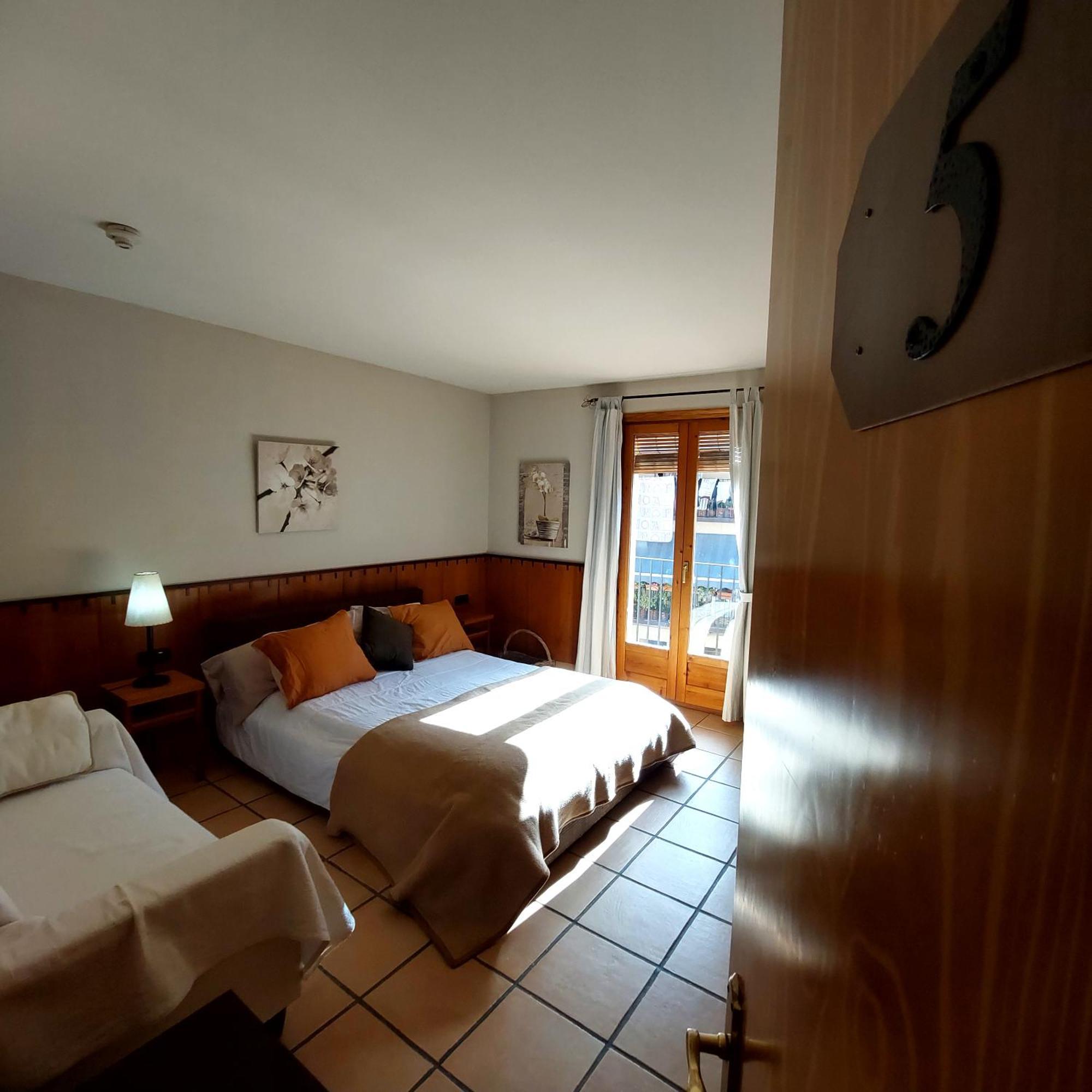 Hostal Tastavins Penarroya De Tastavins Room photo